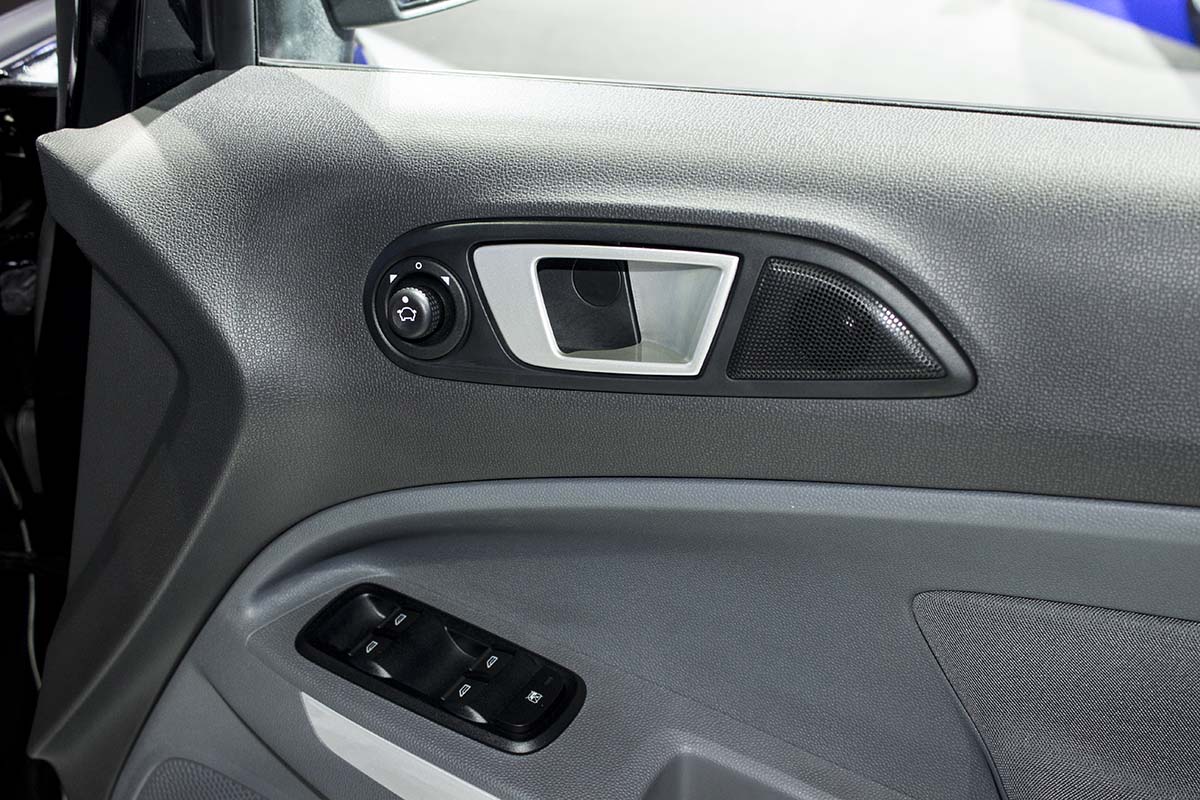 ford ecosport black edtion tại bangkok motor show 2016 mặt trong cửa ford ecosport black edtion tại bangkok motor show 2016