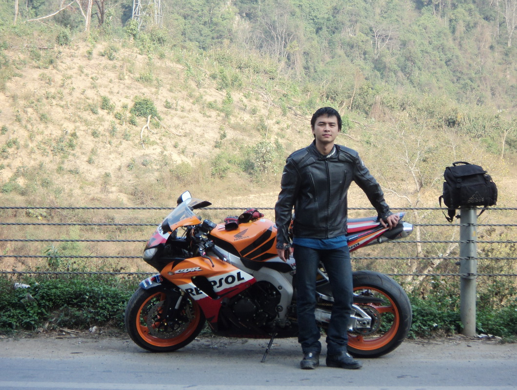 hình ảnh niềm đam me xe thể thao của diễn viên Văn Anh