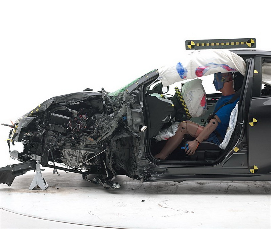 toyota prius 2016 đạt điểm cao trong thử nghiệm va chạm hình ảnh thực tế toyota prius 2016 đạt điểm cao trong thử nghiệm va chạm
