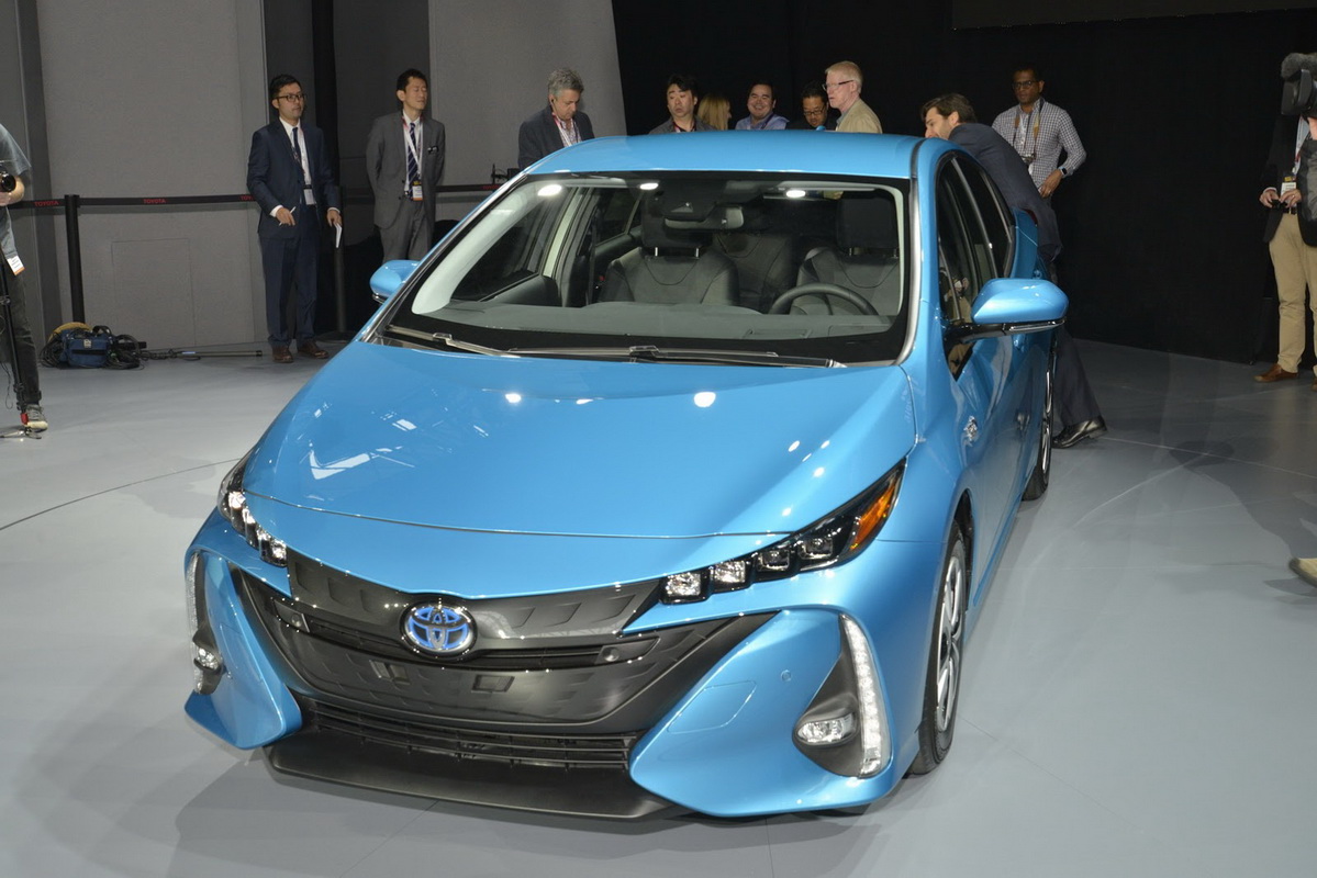 hình ảnh toyota prius prime mới ra mắt