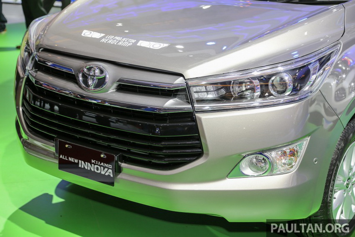 mặt trước Toyota innova Q 2016 6 chỗ ngồi