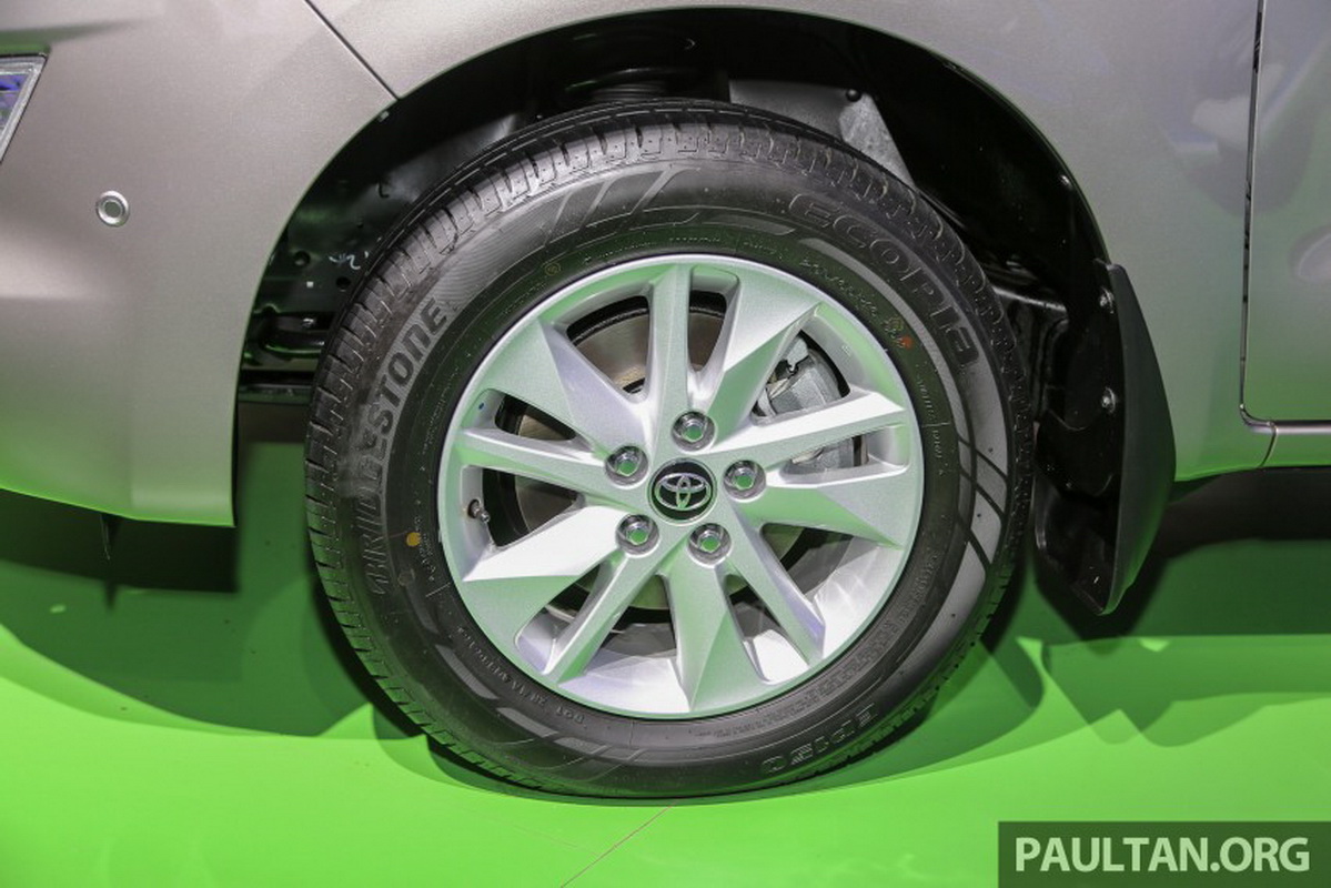 bánh xe Toyota innova Q 2016 6 chỗ ngồi