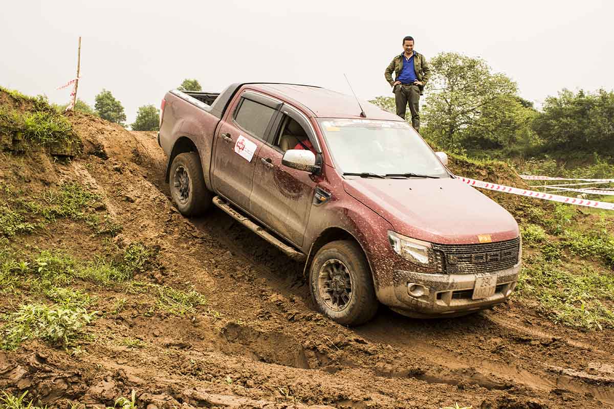 xe bán tải trong sinh nhật PVC lần thứ 3