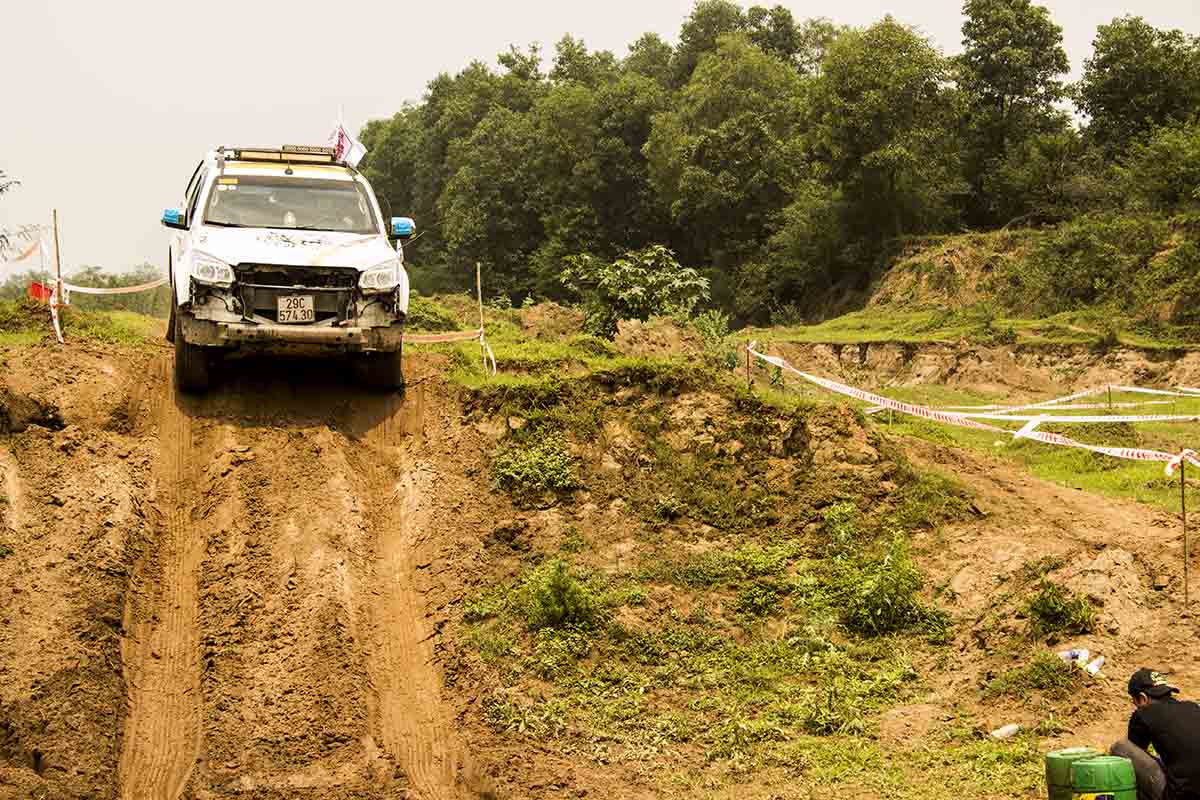 xe xuống dốc trong sinh nhật PVC lần thứ 3