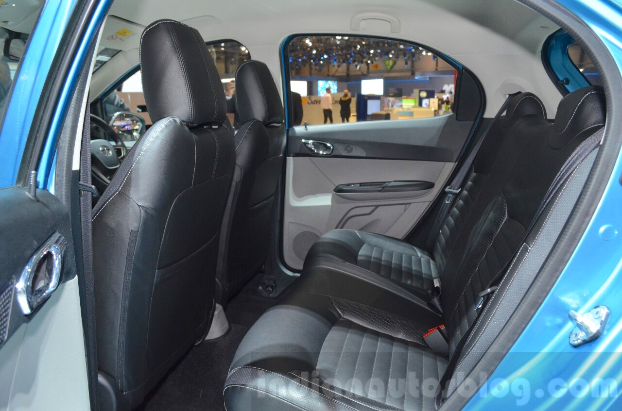 khoang sau xe giá rẻ Tata Tiago của Ấn Độ
