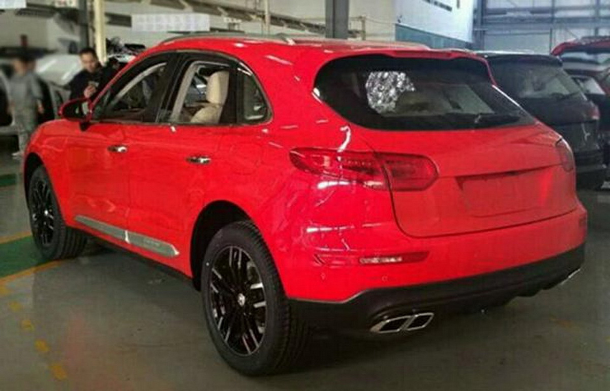 mặt sau Zotye SR8