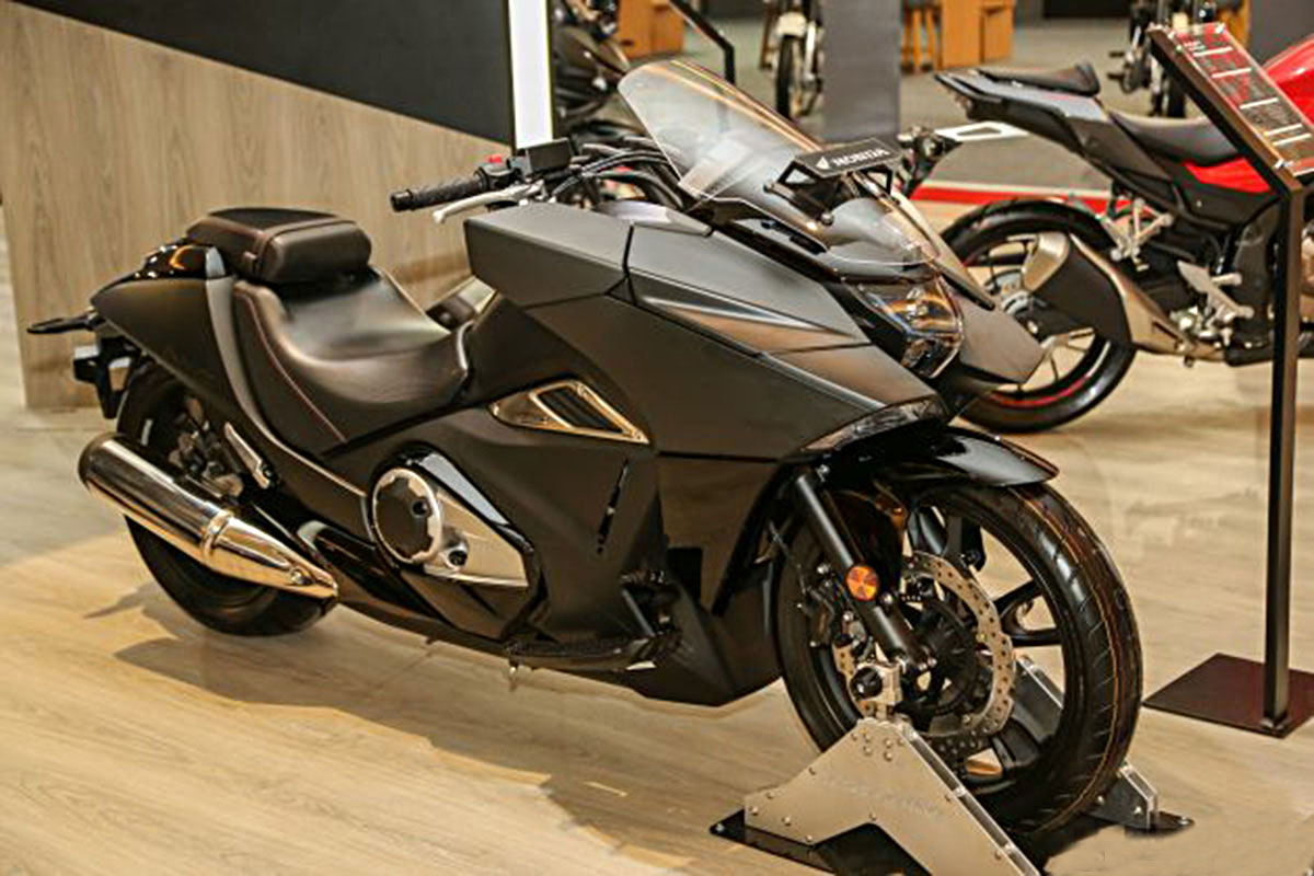 mặt trước honda nm4 vultus