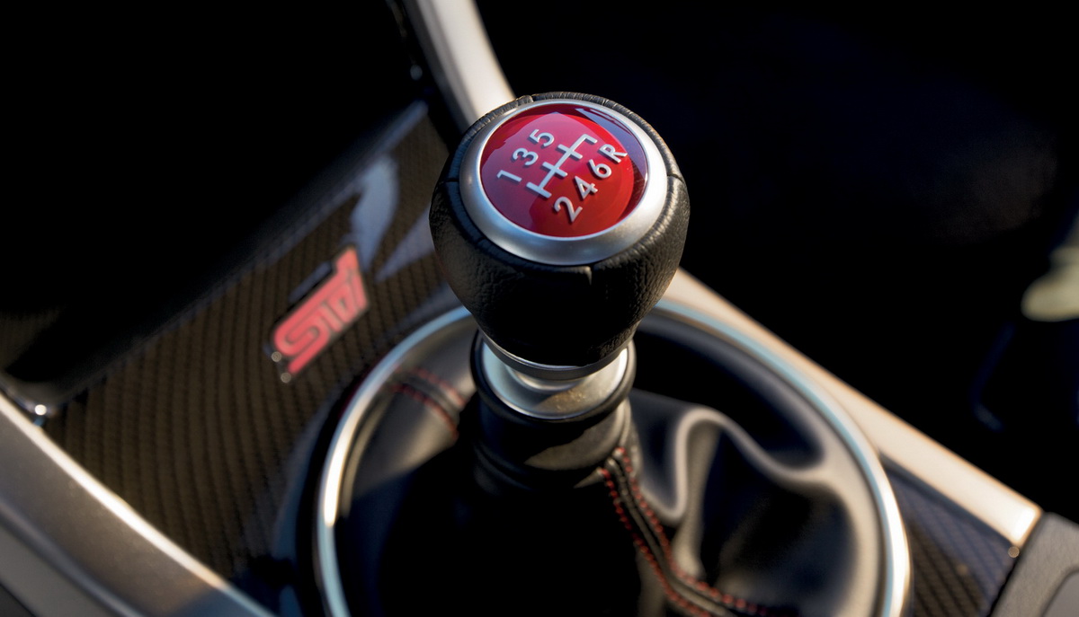 cần số subaru WRX và WRX STI 2017 công bố giá bán