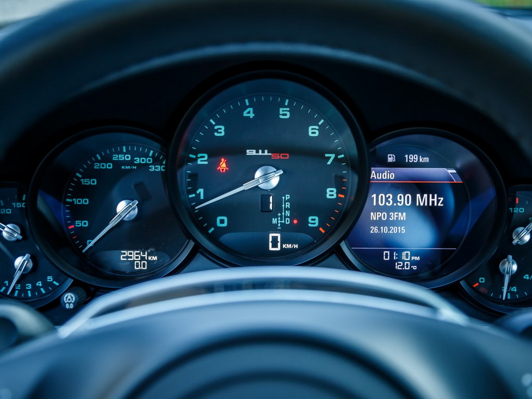 đồng hồ Porsche 911 phiên bản kỷ niệm 50 năm