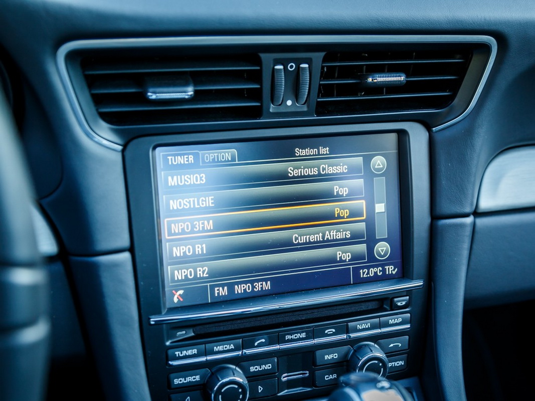 màn hình Porsche 911 phiên bản kỷ niệm 50 năm