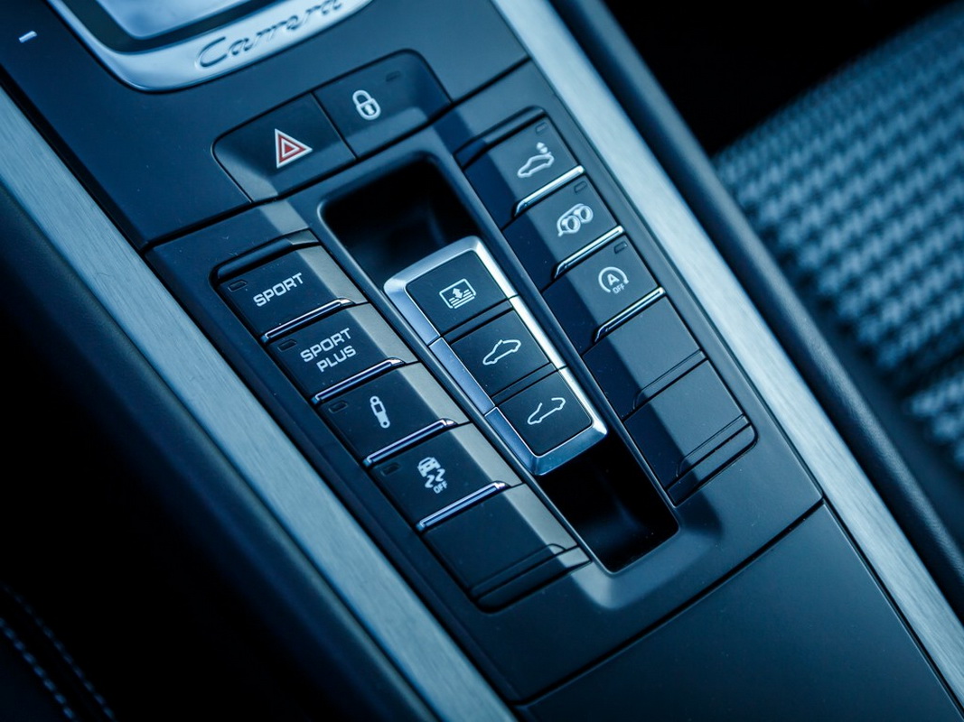 bảng điều khiển Porsche 911 phiên bản kỷ niệm 50 năm