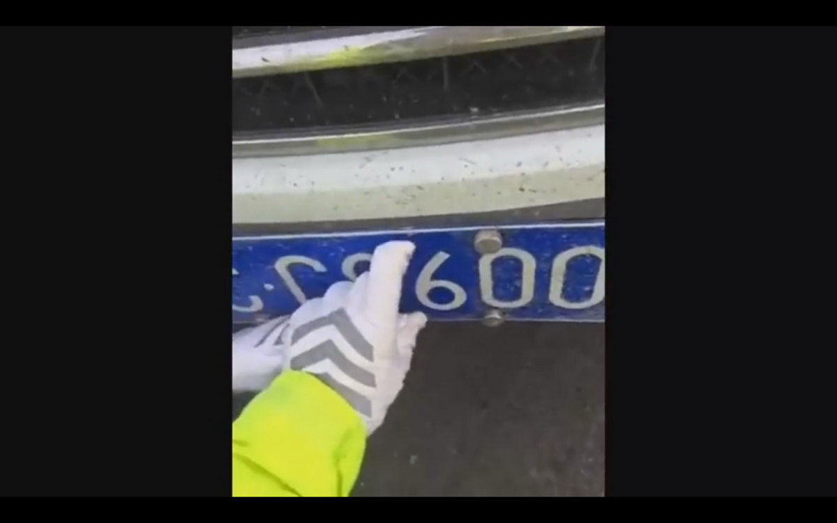 hình ảnh video lái xe Trung quốc hô biến biển số