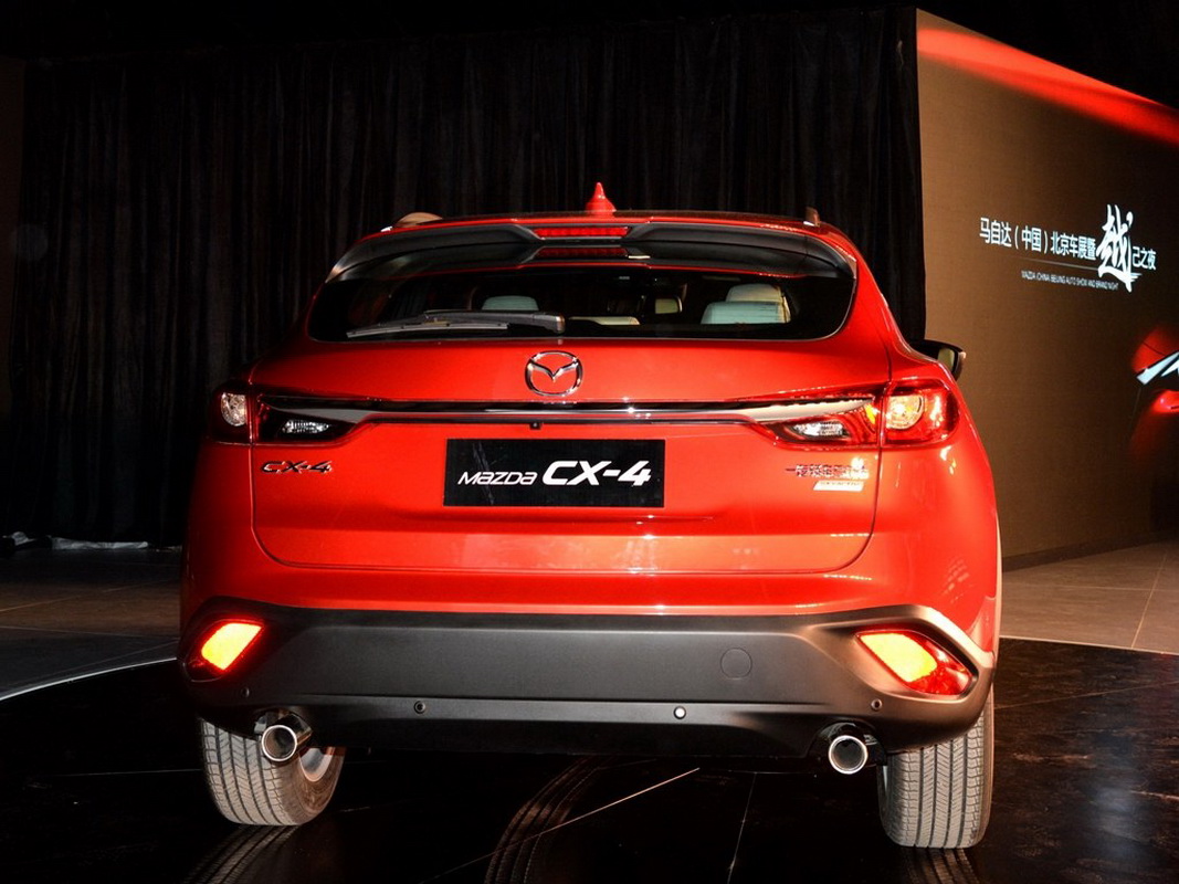 mazda cx-4 2016 đuôi xe mazda cx-4 2016