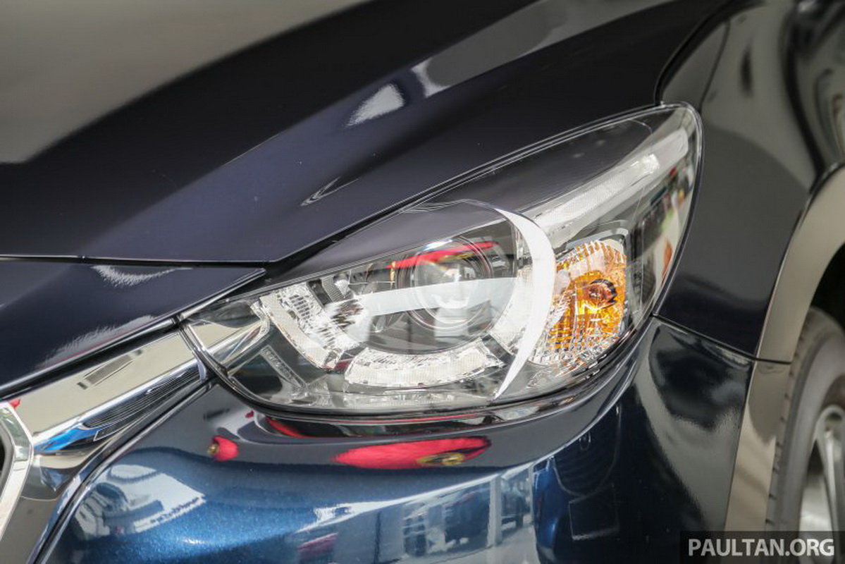 đèn pha màu xe mazda2 và cx-3 mới
