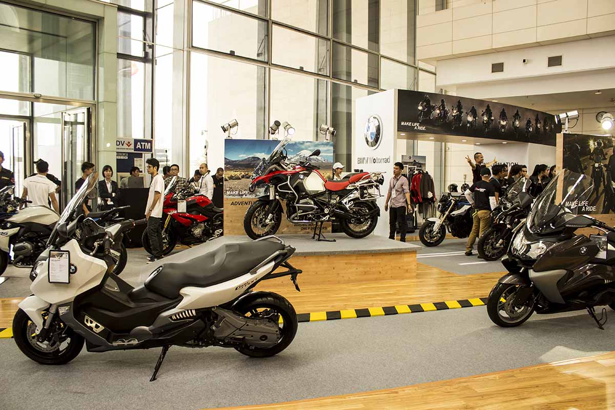khai mạc triển lãm BMW World Vietnam 2016 gian hàng motorrad