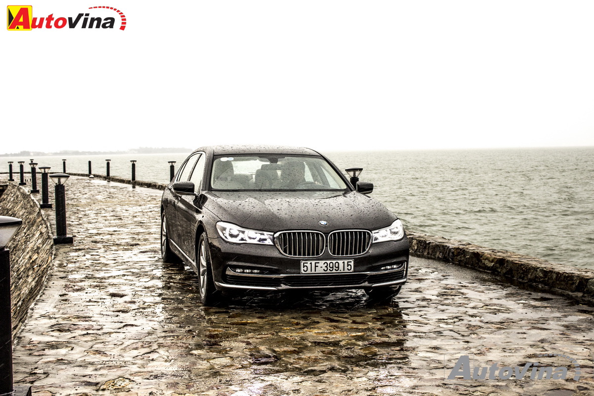 mặt trước đánh giá bmw 730Li 2016