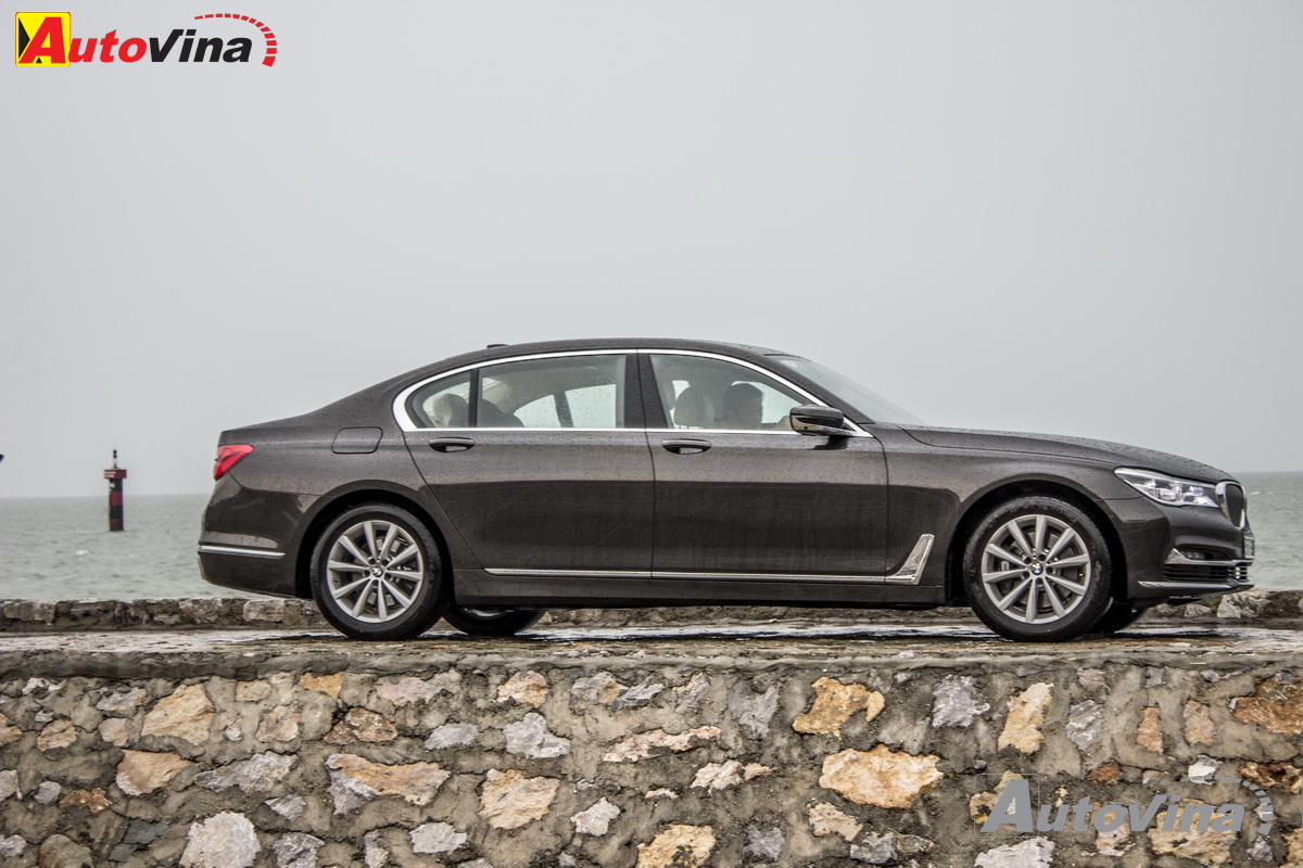thân xe đánh giá bmw 730Li 2016
