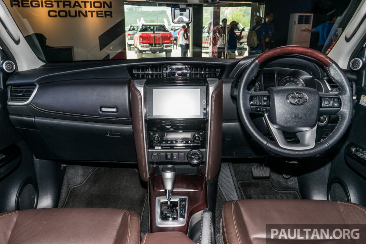 toyota fortuner 2016 tại malaysia cabin toyota fortuner 2016 tại malaysia