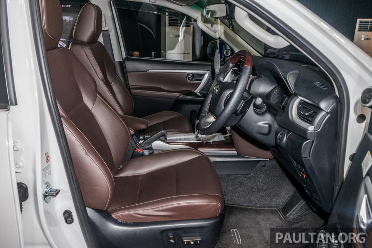 toyota fortuner 2016 tại malaysia khoang lái toyota fortuner 2016 tại malaysia