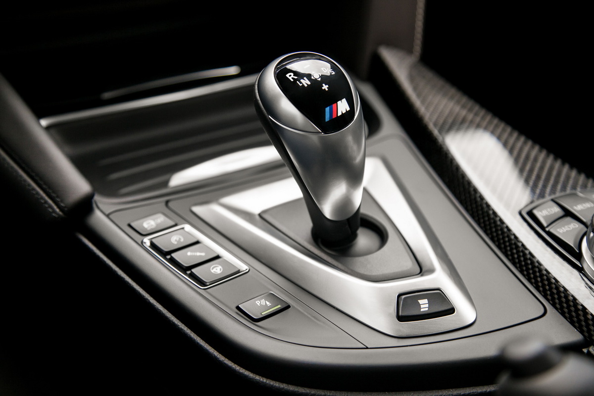 Cần số BMW M4 Competition Sport