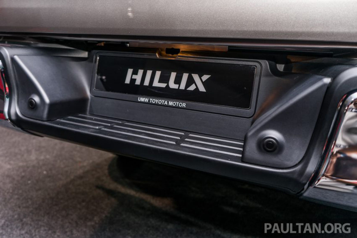 ống xả Toyota Hilux 2016