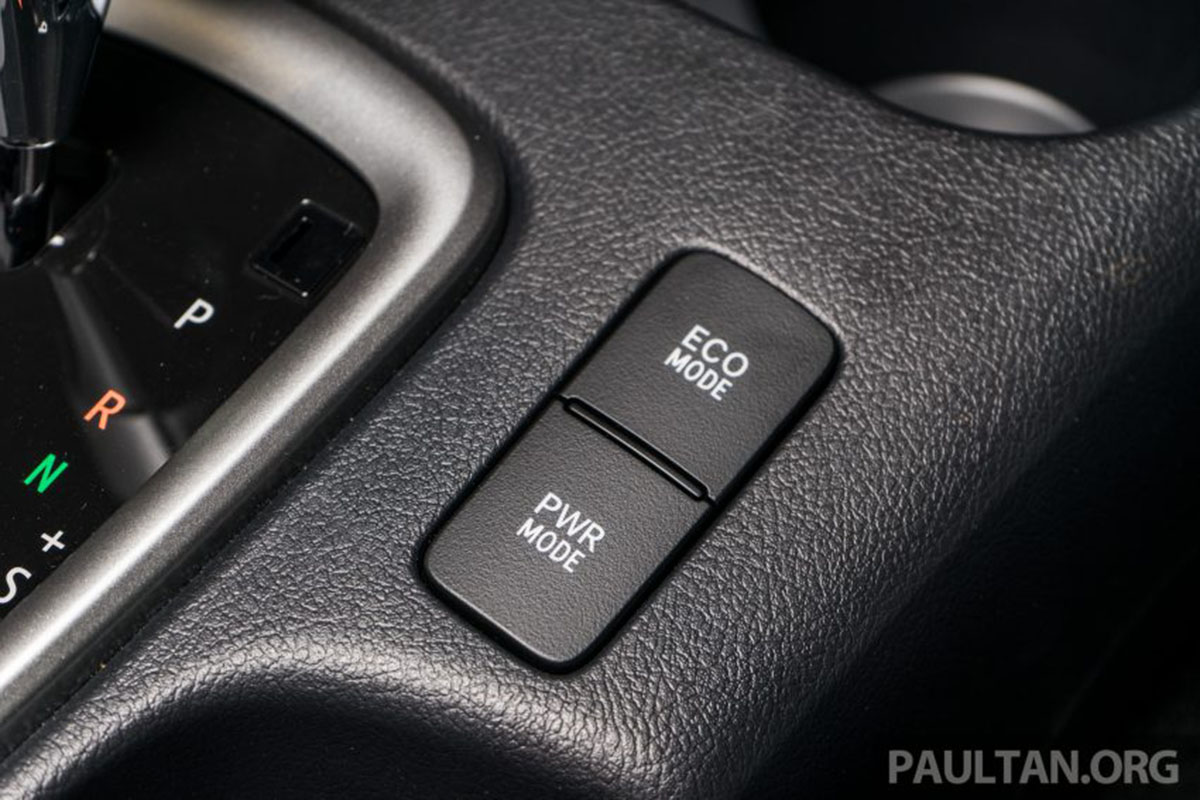 nút bấ, Toyota Hilux 2016