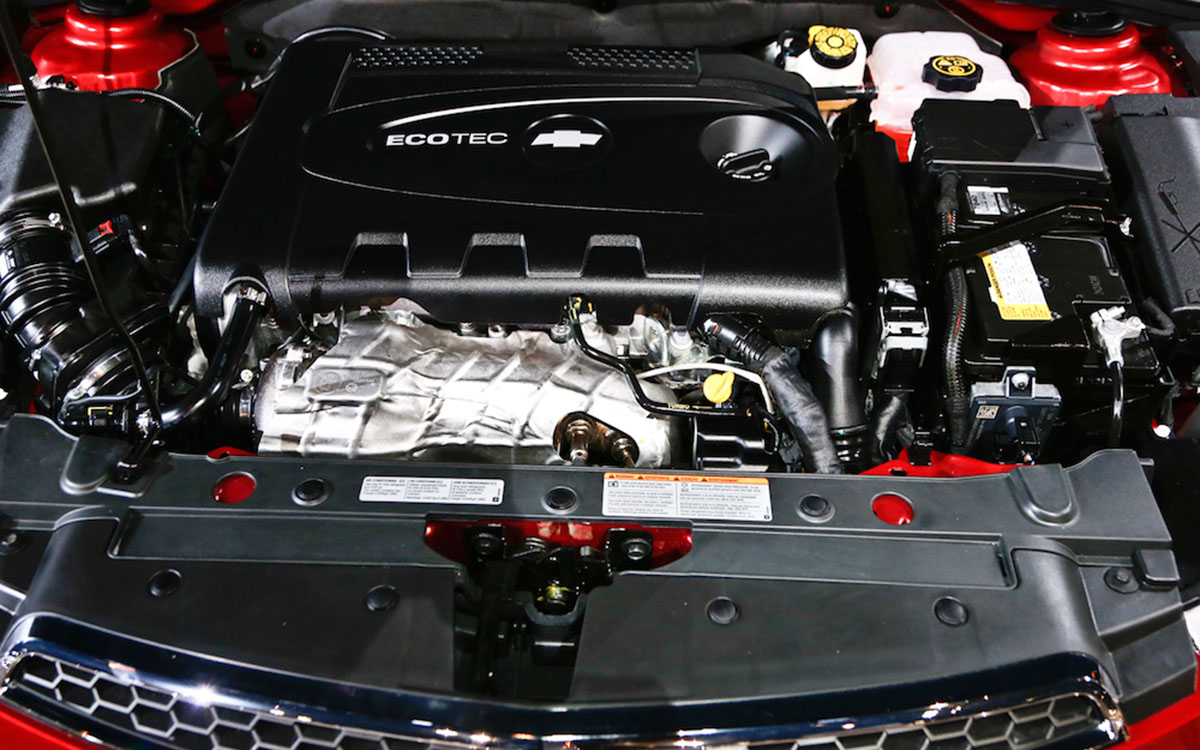 so sánh mazda3 và chevrolet cruze động cơ cruze