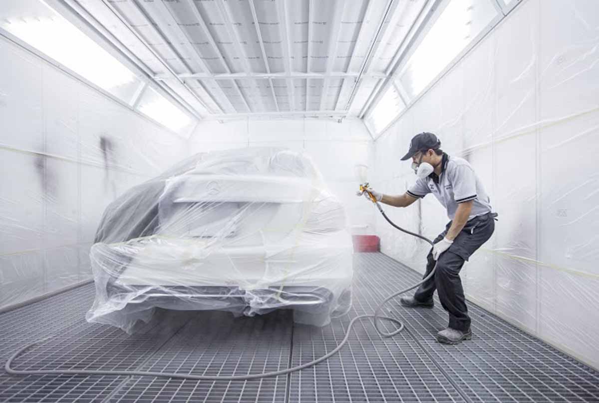 Trung tâm có ba phòng sơn nhanh và hai phòng sơn sấy Blowtherm của Ý, đạt tiêu chuẩn châu Âu về chất lượng và môi trường