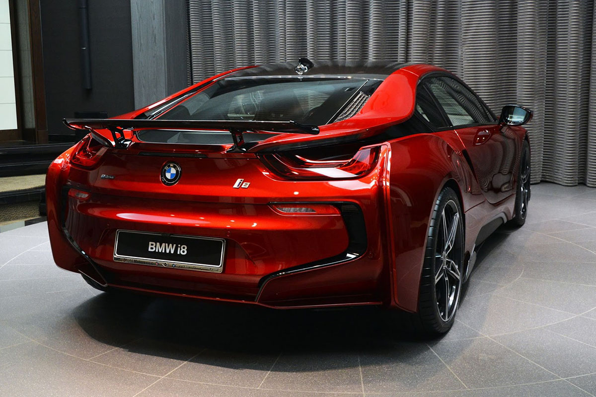 bmw i8 màu đỏ dung nham đặc biệt