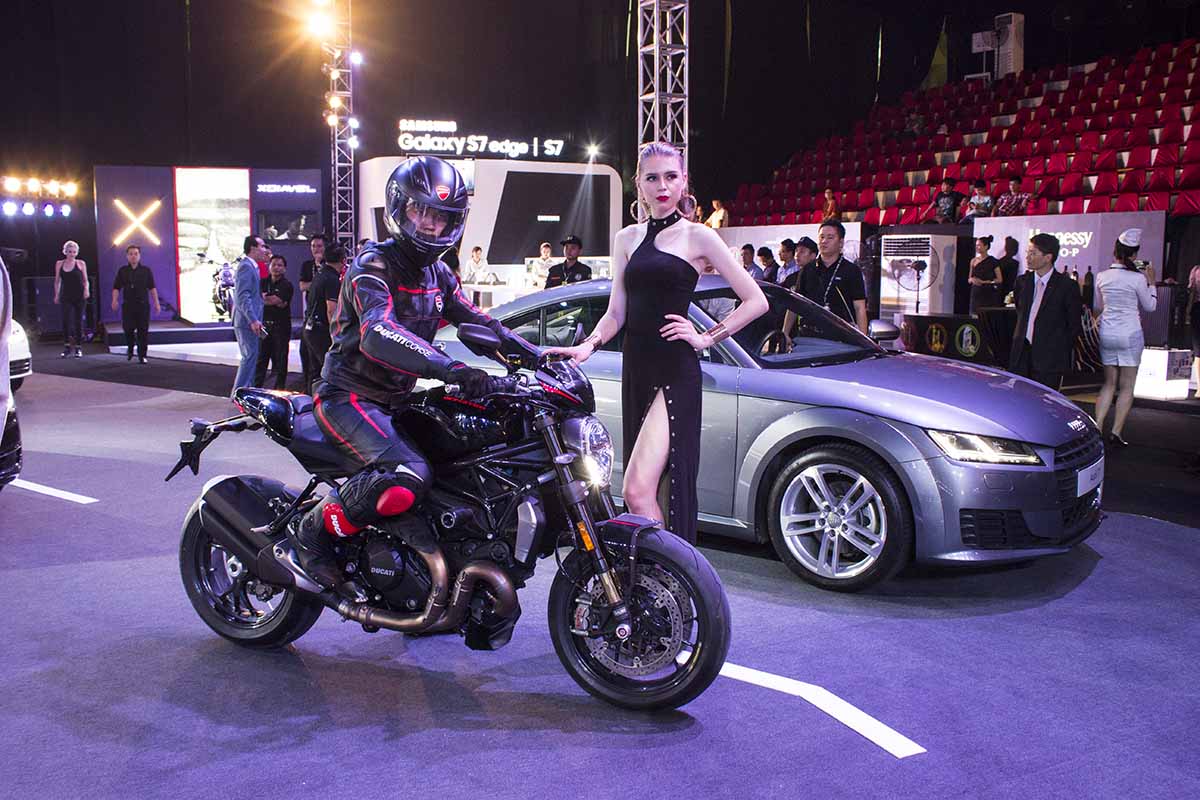 người mẫu tại triển lãm Audi Progressive 2016