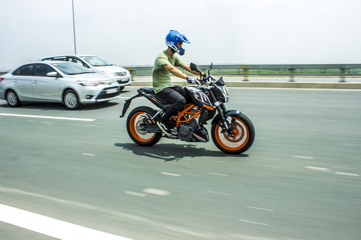 Review KTM Duke 250