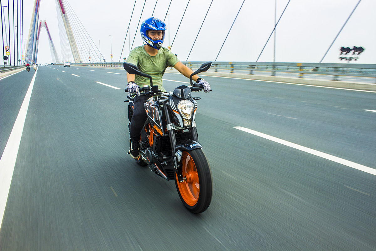 Review KTM Duke 250