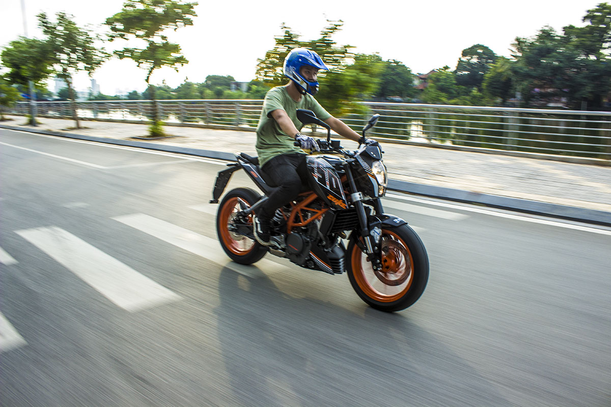 Review KTM Duke 250