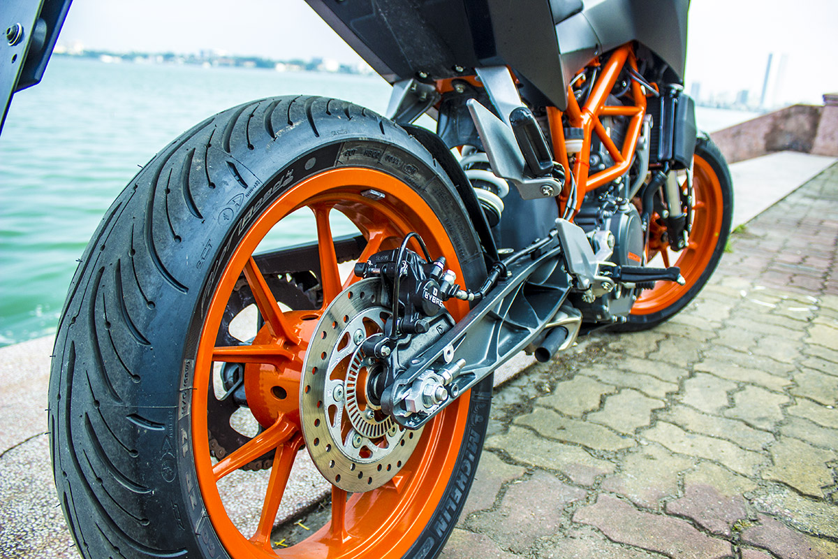 Review KTM Duke 250