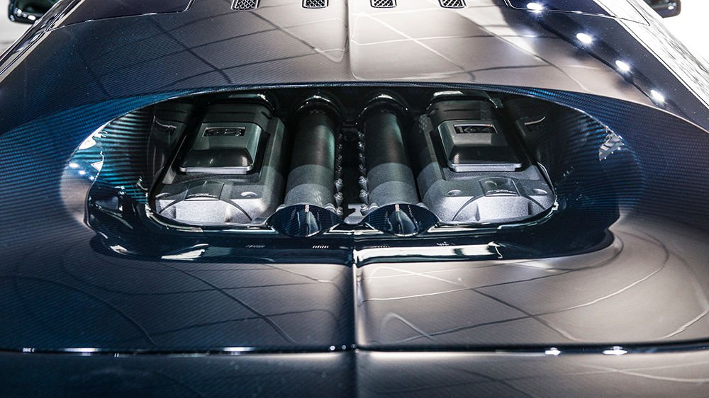 Cận cảnh bản độ siêu xe Bugatti Veyron Super Sport với lớp áo các bon xanh
