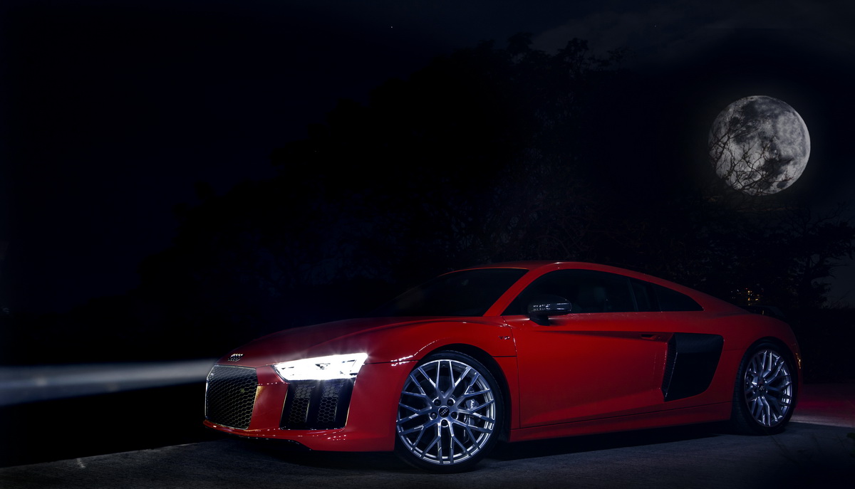 Siêu xe Audi R8 huyền bí dưới ánh sáng của siêu trăng tại Việt Nam
