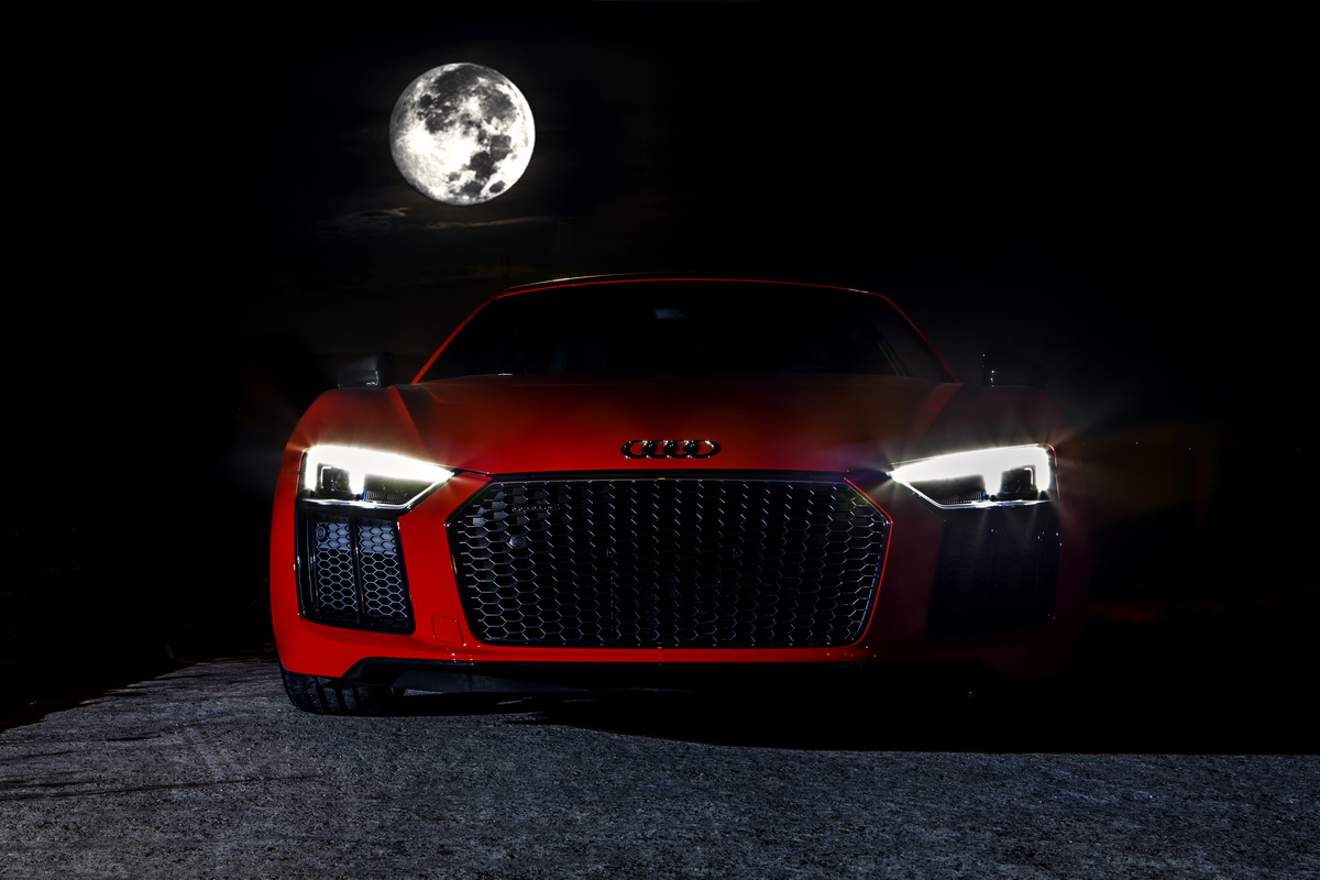 Siêu xe Audi R8 huyền bí dưới ánh sáng của siêu trăng tại Việt Nam