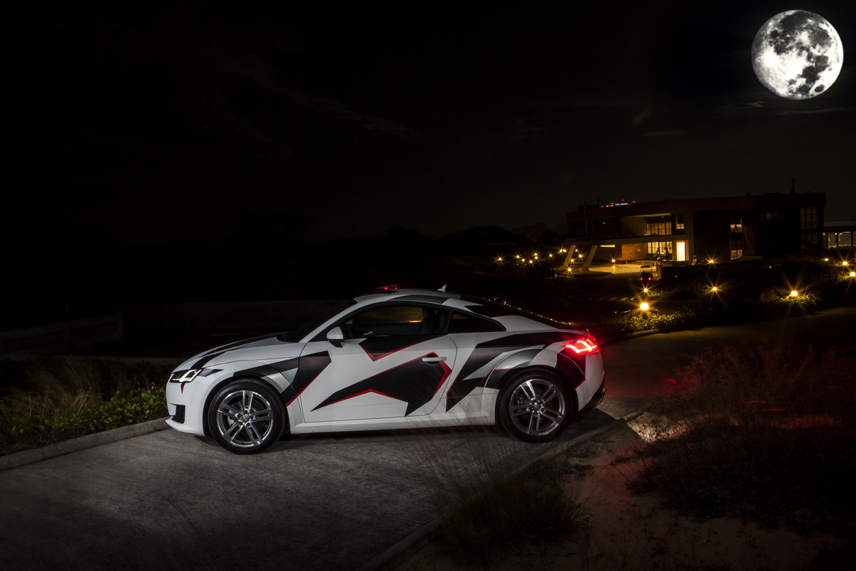Siêu xe Audi R8 huyền bí dưới ánh sáng của siêu trăng tại Việt Nam