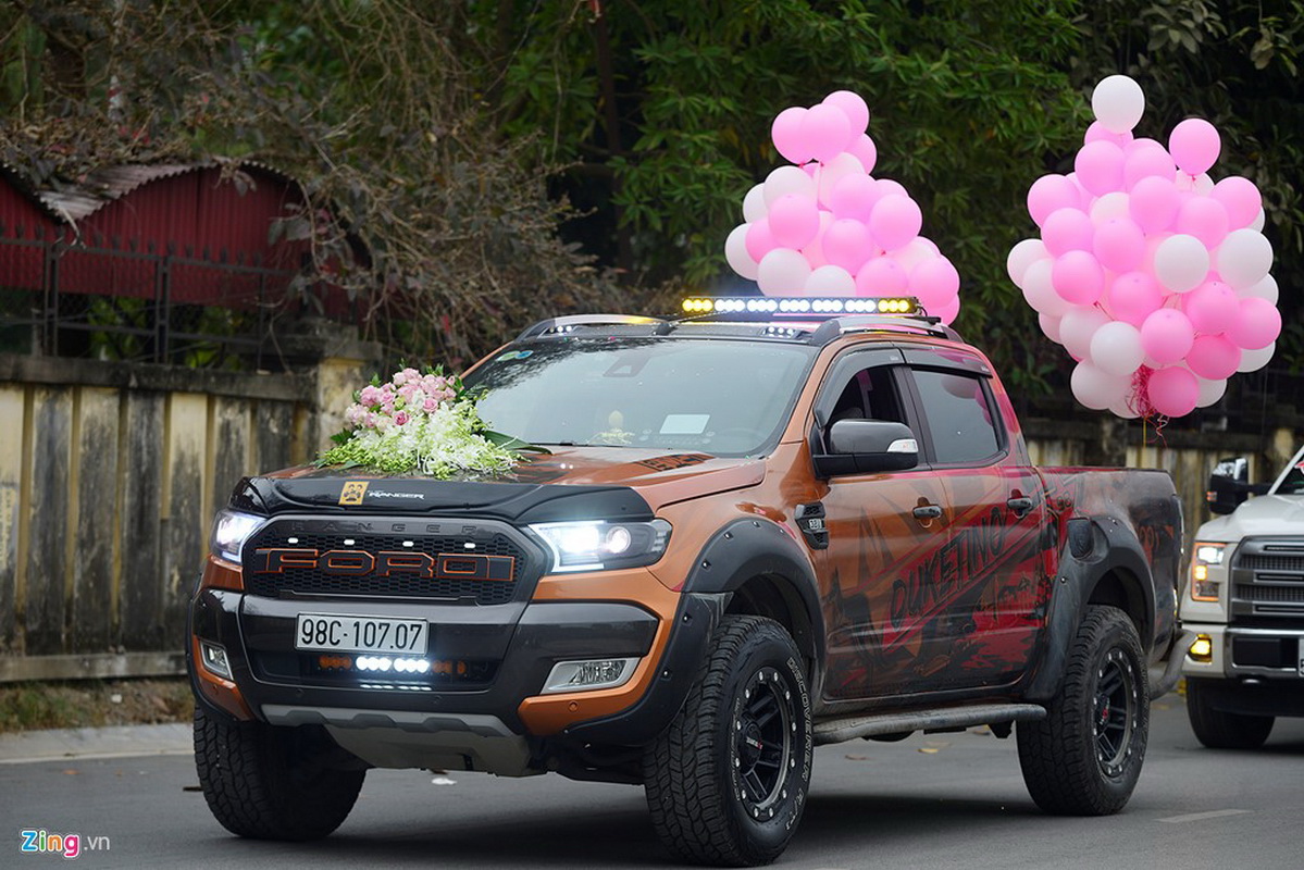 rước dâu bằng hơn 50 xe bán tải