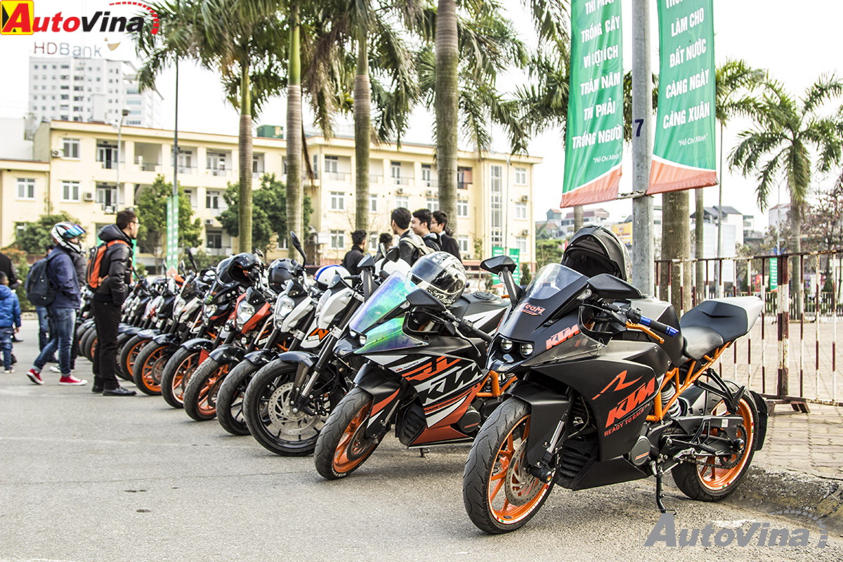 Ngắm dàn xe KTM diễu hành tưởng nhớ cố ca sĩ, nhạc sĩ Trần Lập