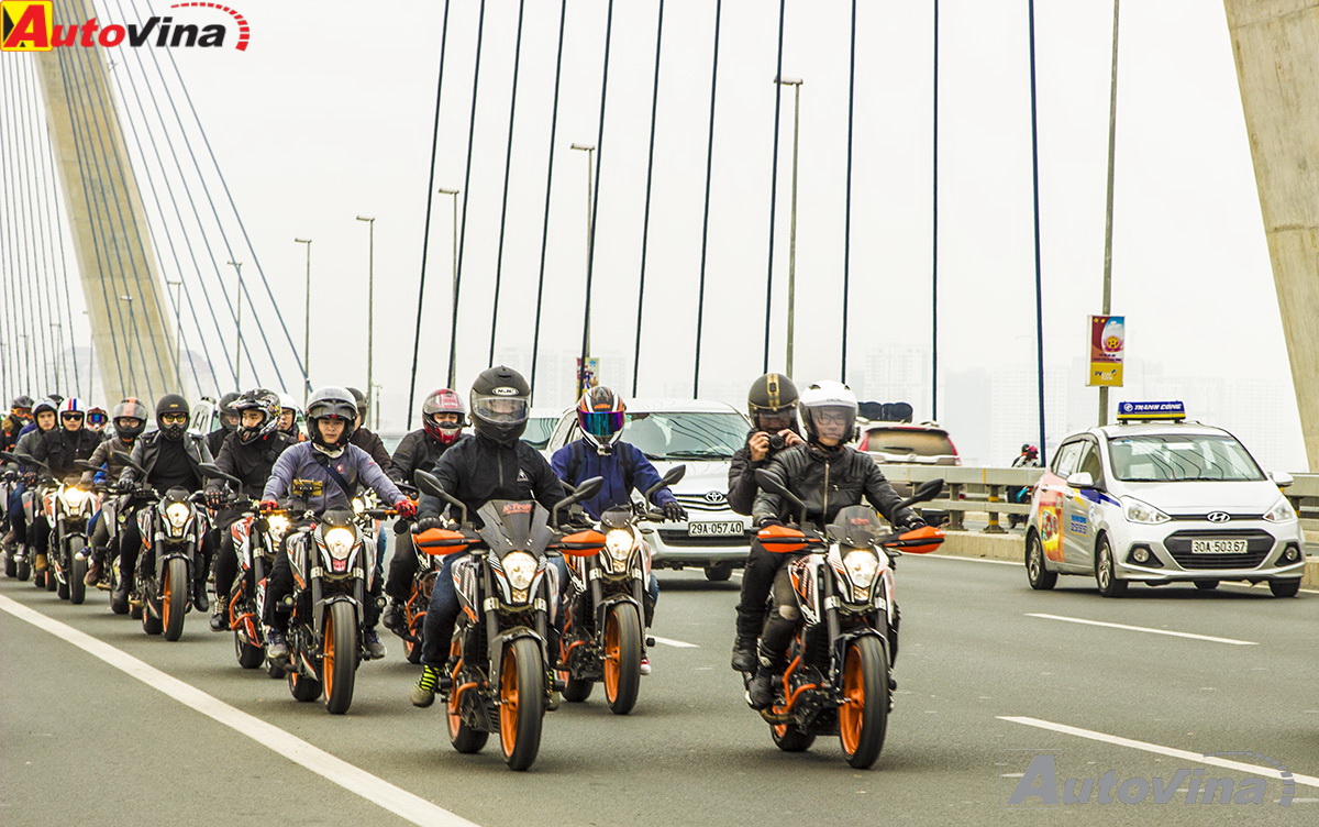 Ngắm dàn xe KTM diễu hành tưởng nhớ cố ca sĩ, nhạc sĩ Trần Lập