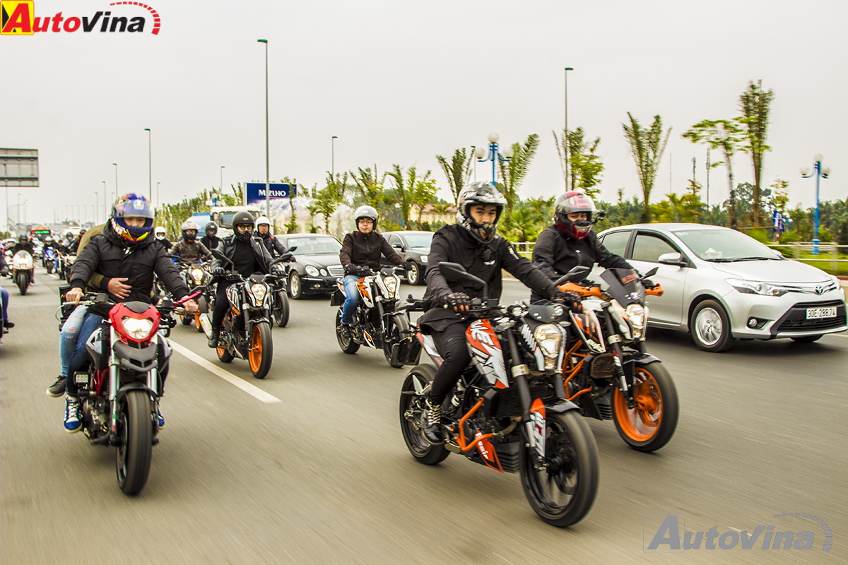 Ngắm dàn xe KTM diễu hành tưởng nhớ cố ca sĩ, nhạc sĩ Trần Lập