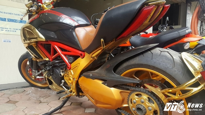 Ducati Diavel mạ vàng