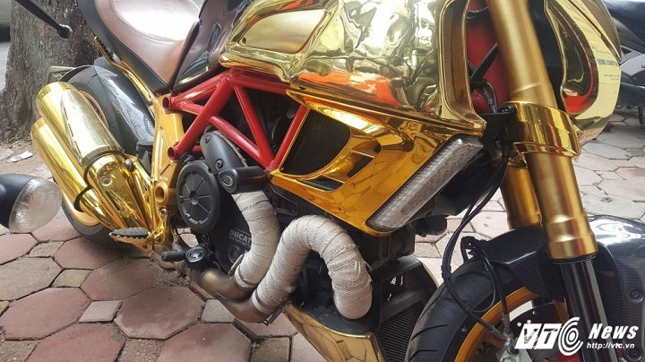 Ducati Diavel mạ vàng