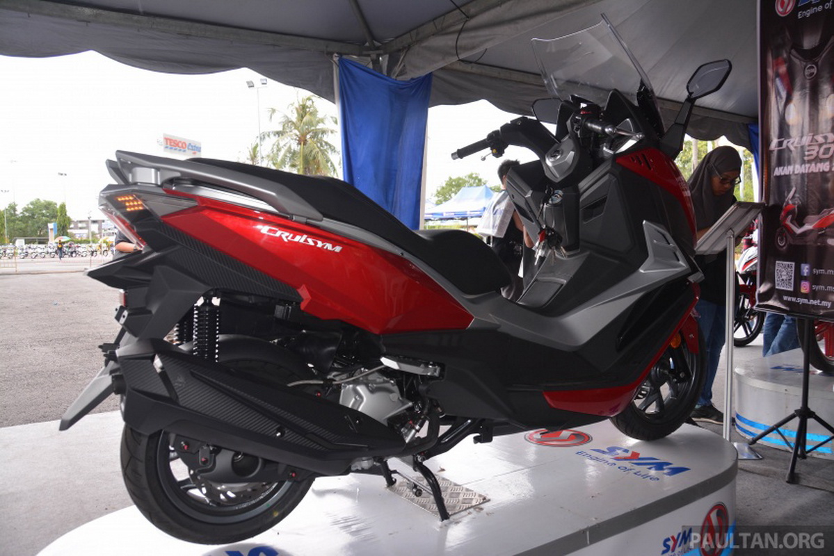 SYM ra mắt xe tay ga cỡ lớn Cruisym 300i 2017