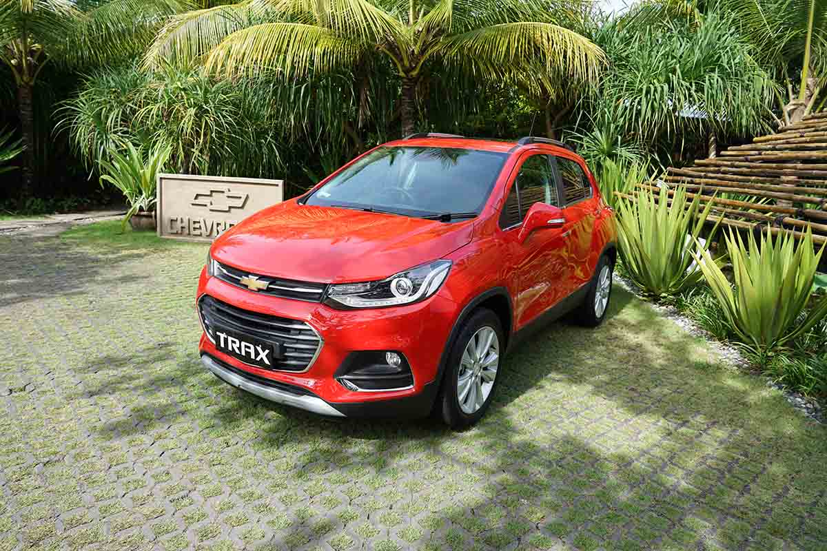 Về diện mạo, Trax mới cũng được thay đổi hoàn toàn mới theo ngôn ngữ thiết kế toàn cầu của Chevrolet. Dáng vẻ thể thao hơn, nhanh nhẹn, năng động hơn đã tạo cho tôi nhiều cảm giác hứng khởi khi cầm lái. Đây cũng là một trong những giá trị gia tăng mà GM muốn mang tới cho khách hàng. 