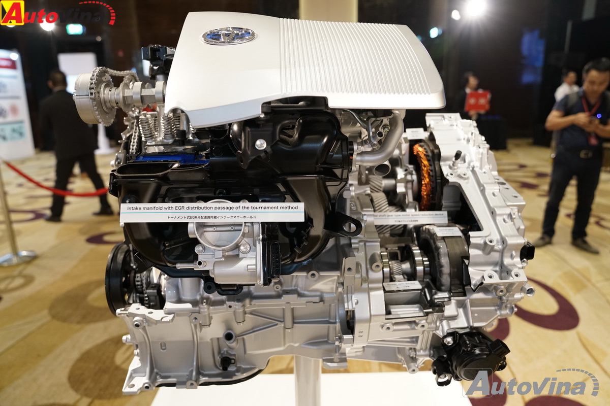 Trải nghiệm công nghệ động cơ Hybrid mới của Toyota trên chiếc Prius 2017 tại Hà Nội