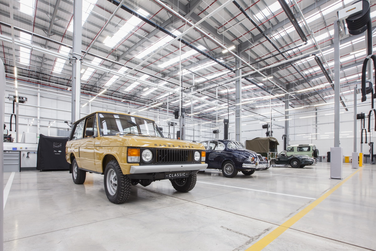 Jaguar Land Rover khai trương trung tâm xe cổ