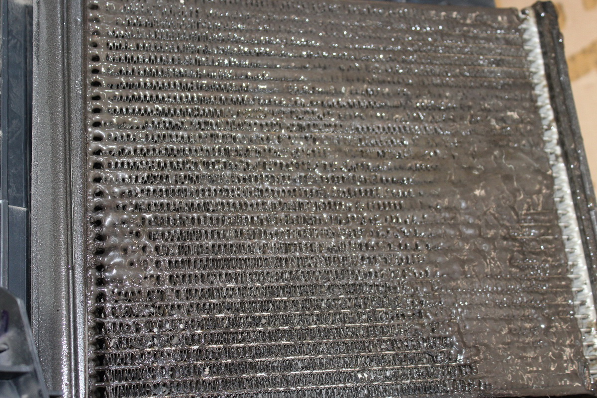 Làm sạch tận gốc giàn lạnh điều hòa ô tô với dịch vụ từ Toyota Việt Nam