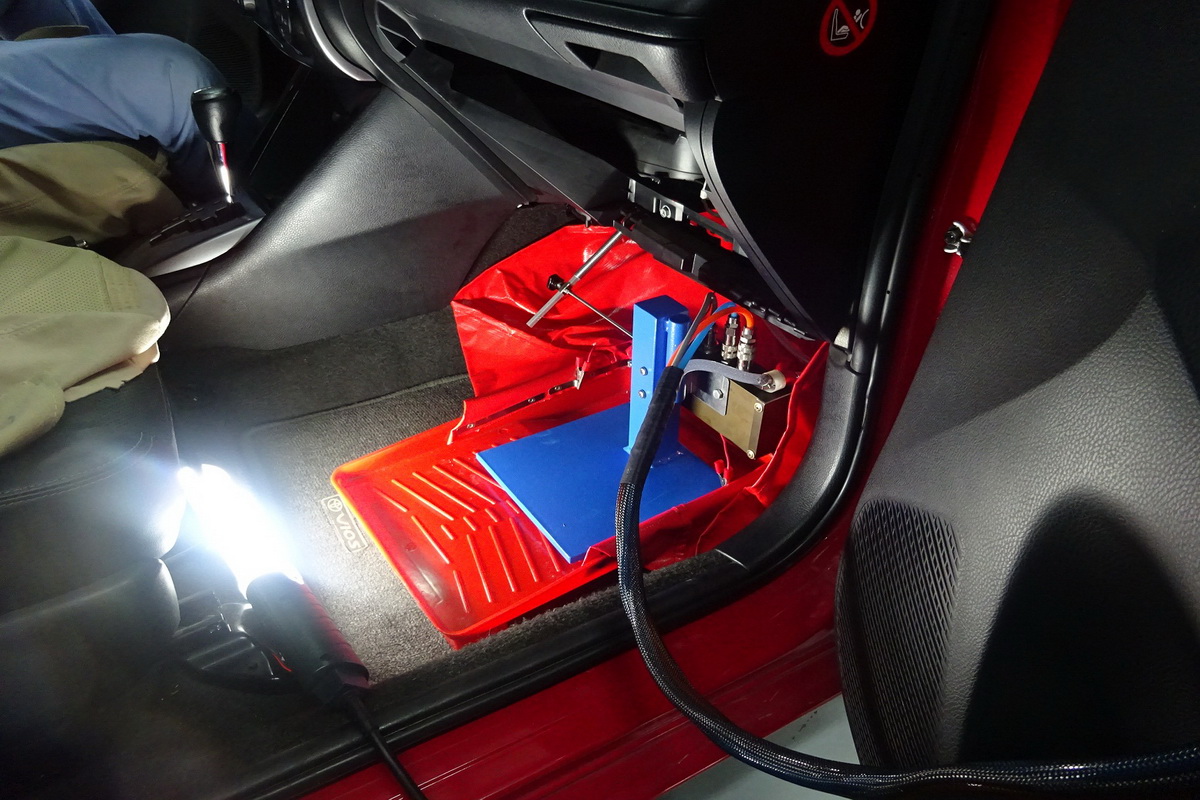 Làm sạch tận gốc giàn lạnh điều hòa ô tô với dịch vụ từ Toyota Việt Nam